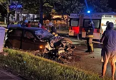 Пожарникари рязаха ламарини за да извадят шофьораОсемнадесетгодишен младеж пострада тежко