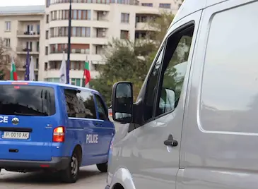 Няма открити експлозиви в учебните заведения в Русенско след бомбените заплахи