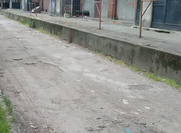 Община Русе бави две години ремонта на улицата зад блок „Клокотница“ 1