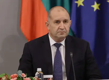 Румен Радев: Минималната заплата няма да се замразява