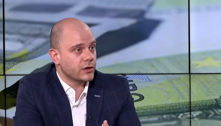 Това са 600 милиона евро на година, а ние трябва да запълним дупка между 6 и 9 милиарда