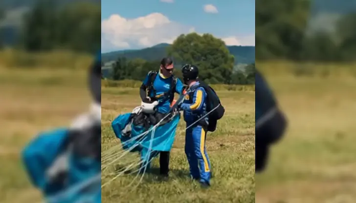 Кметът на Русе скочи с парашут, сподели емоции