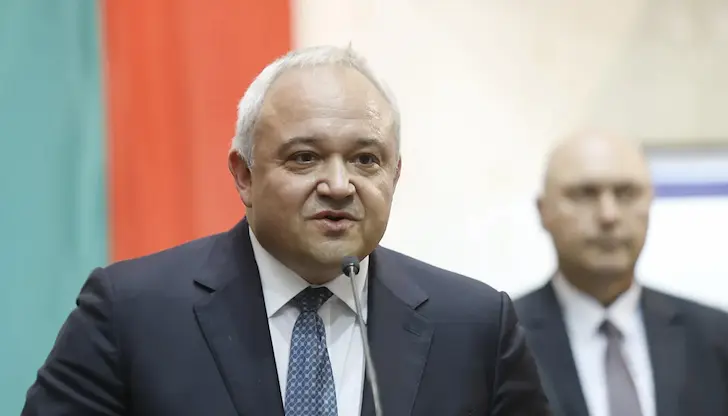 Не е много похвално, когато в окото на бурята излезеш и оставиш хората си