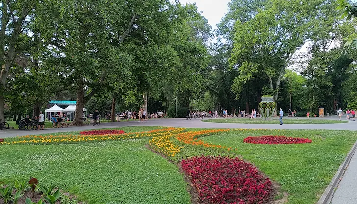 Пламъците са обхванали павилион за продажба на царевица Пламъците са обхванали павилион за продажба на царевица