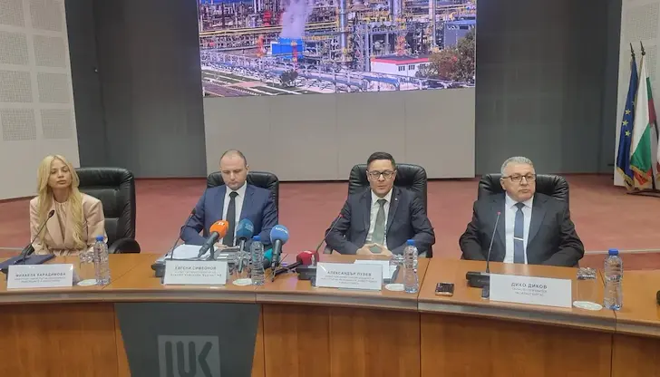 Нов управител поема контрола над рафинерията