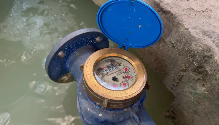 Схеми с общи водомери водят до двойни сметки за вода Схеми с общи водомери водят до двойни сметки за вода
