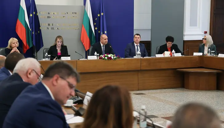 Румен Радев: Трябва да насочим погледа си напред, а не само да гасим наследени пожари