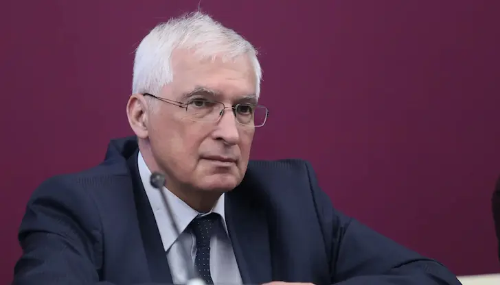 Икономистът критикува замразяването на минималната работна заплата Икономистът критикува замразяването на минималната работна заплата