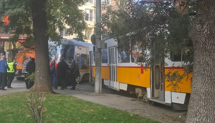 Четирима пострадали след тежък удар на столично кръстовище Четирима пострадали след тежък удар на столично кръстовище