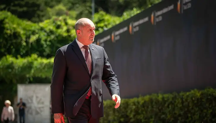 Магистратите решават за партията на Румен Радев Магистратите решават за партията на Румен Радев