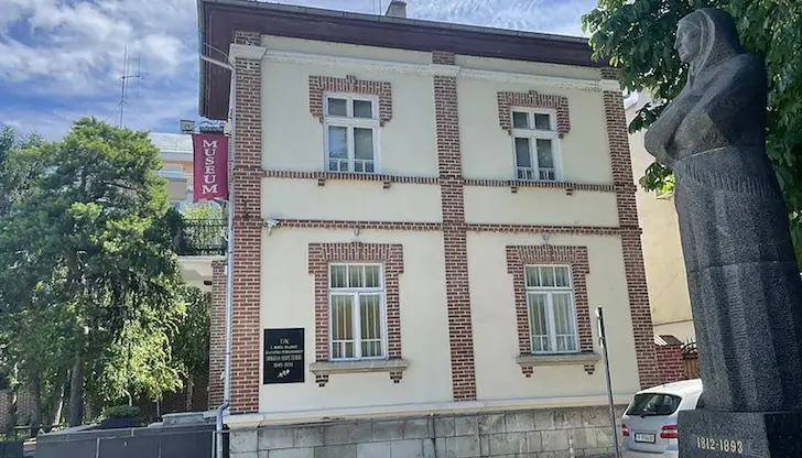Документи, съхранявани в историческата сграда, разказват за живота на славните български възрожденци Документи, съхранявани в историческата сграда, разказват за живота на славните български възрожденци