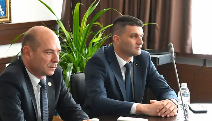 Зам-министър Калоянов представи новия началник Зам-министър Калоянов представи новия началник