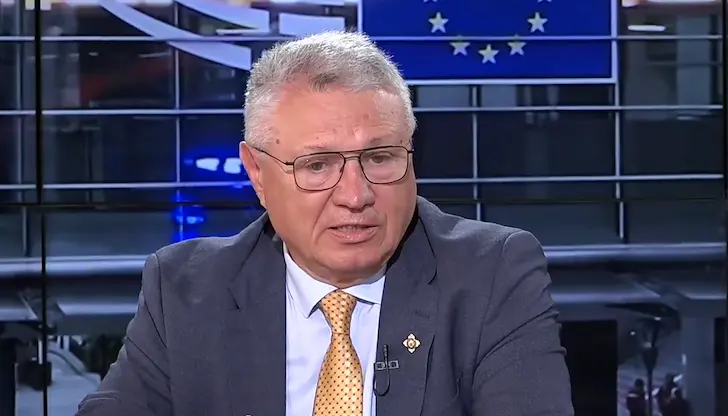 Бившият военен министър критикува премиера Румен Радев