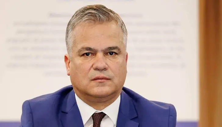 Парламентът отхвърли кабинета на Адриан Вещя Парламентът отхвърли кабинета на Адриан Вещя