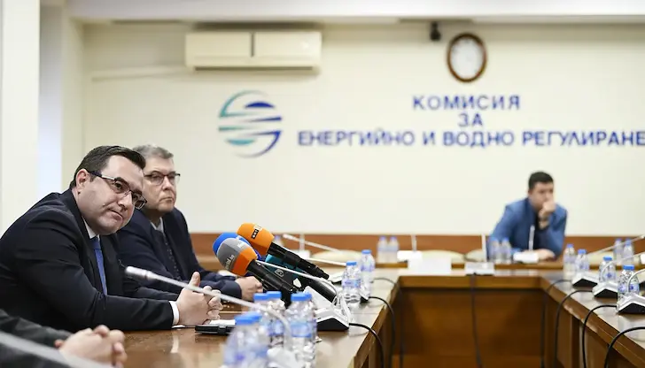 Енергийният регулатор решава за новите цени на тока и парното Енергийният регулатор решава за новите цени на тока и парното