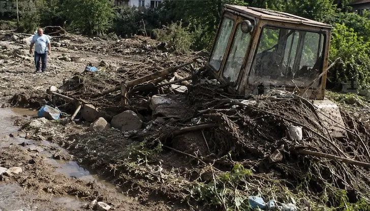 Водата заля дворове и приземни етажи Водата заля дворове и приземни етажи