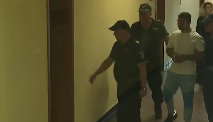 Двама младежи остават в ареста след жестокото нападение