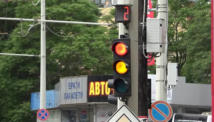 Община Русе отмени поръчка заради заслепяващи светлини