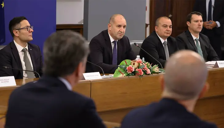 Държавата и осем вериги свалят цените на основните храни