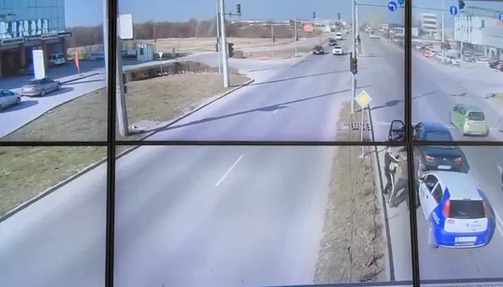 Видеонаблюдението на МВР улови меле на светофар
