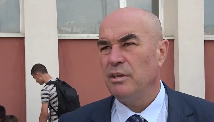 Любомир Ганев направи първа копка на спортна зала в Русе