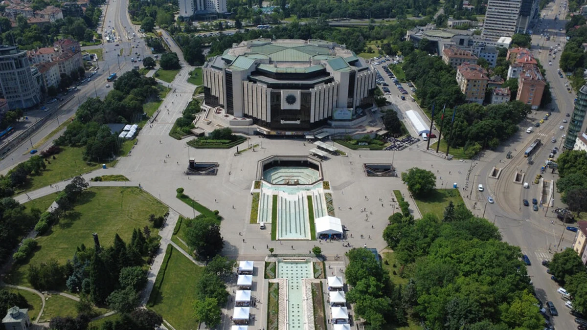 Младежът е видян за последно пред НДКВтори ден продължава мащабното