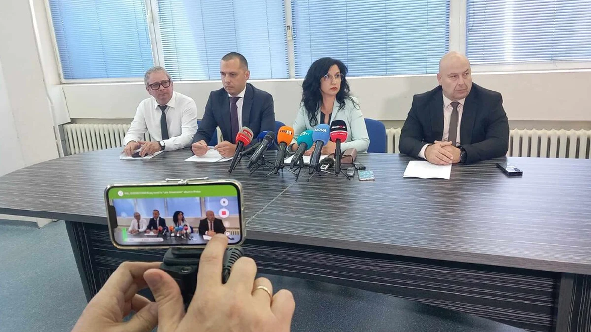 Схемата действала чрез вайбър групиПетима души, сред които двама лекари,