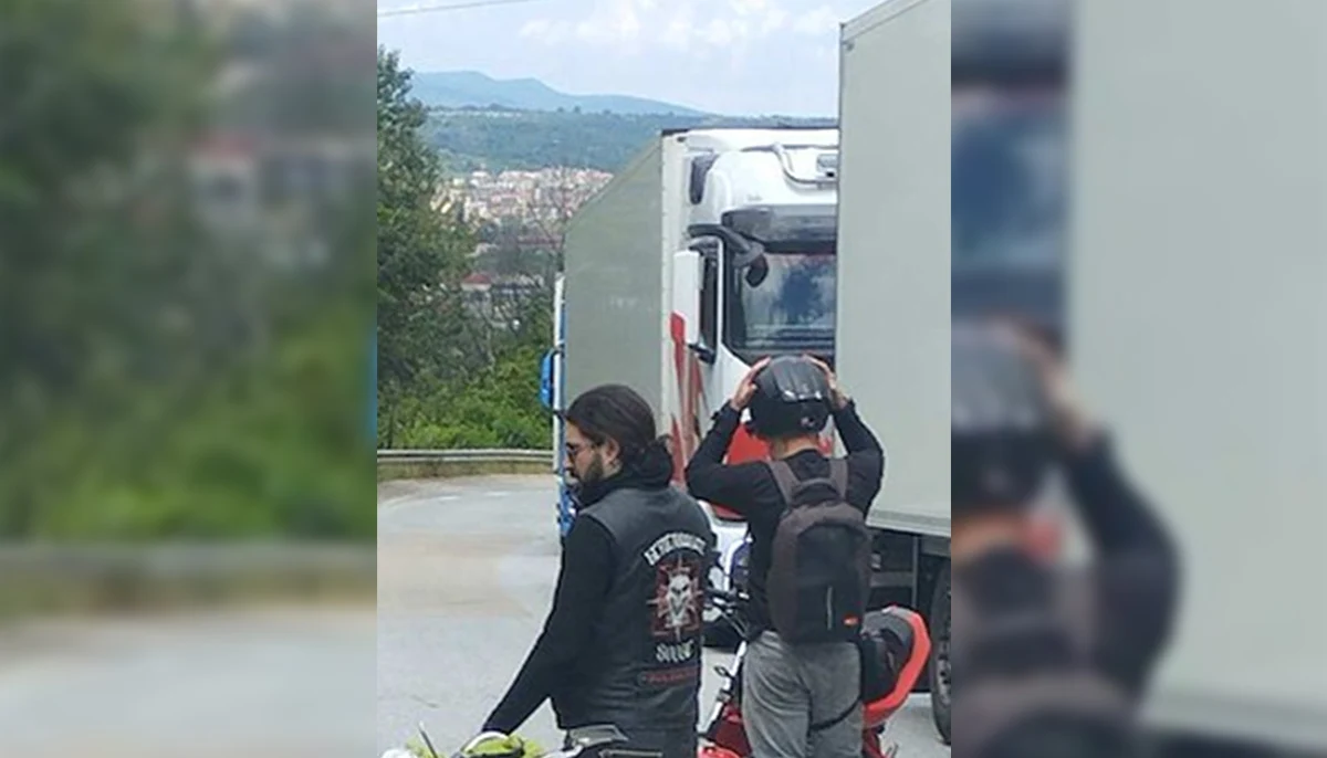 При инцидента няма пострадалиМоторист се блъсна в лек автомобил на