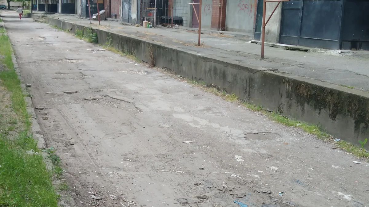 Провал на обещание остави отсечката с дълбоки дупкиЖители на блок
