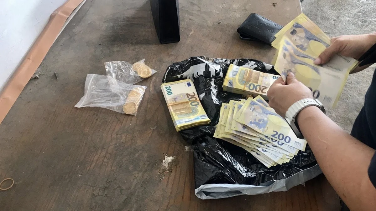 Четирима души са арестувани при спецакция в ПловдивСлужители на Главна