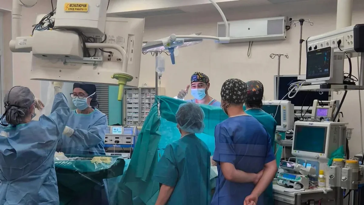 Американски специалист помага на лекарите в ПироговЗа първи път в