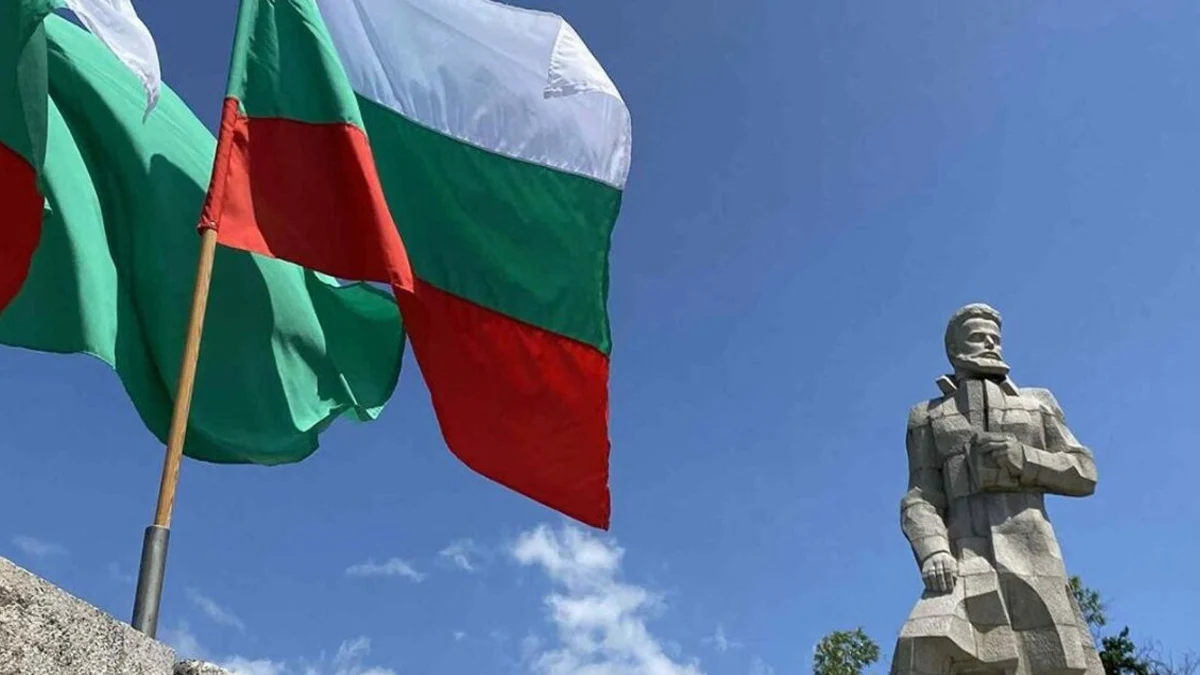 Две минути национално мълчание за героитеТочно в 12:00 часа днес