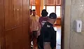 Данъчните инспектори с подкуп в Черноморец получиха домашен арест