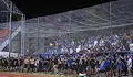 Затвориха феновете на Левски в телена клетка
