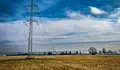 Тракторист нацели стълб за високо напрежение край Глоджево
