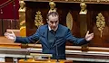 Френското правителство оцеля след вот на недоверие