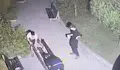 Община Бургас издирва младежи за счупена пейка