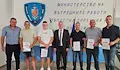 Доброволци изнесоха на ръце ранени от стръмно дере