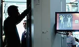 Откриха над 1 килограм кокаин в стомаха на пътник на летище в Кипър