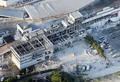 Експлозия срути мол в Япония след силно земетресение