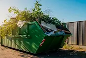 Пълнят за часове контейнерите за клони в Две могили