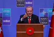 Ердоган подари бойни револвери на лидерите на страните от НАТО Ердоган подари бойни револвери на лидерите на страните от НАТО