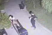 Община Бургас издирва младежи за счупена пейка