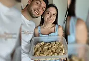 Студентка дарява стотици сладкиши в Русе