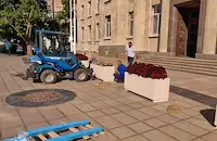 Нова визия за кашпите пред Съдебната палата в Русе