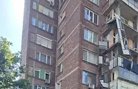 Буря откърти парапети на блок в Гълъбово
