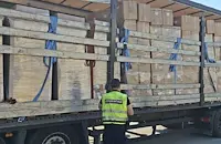 Задържаха ТИР с над 980 000 заготовки за цигари