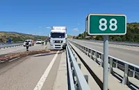 ТИР разля гориво при катастрофа на магистрала "Струма"
