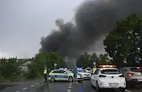 Пожар обхвана две халета за пластмаса в София