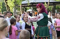 Празникът на житото в Бяла започна с игрите на баба Дешка